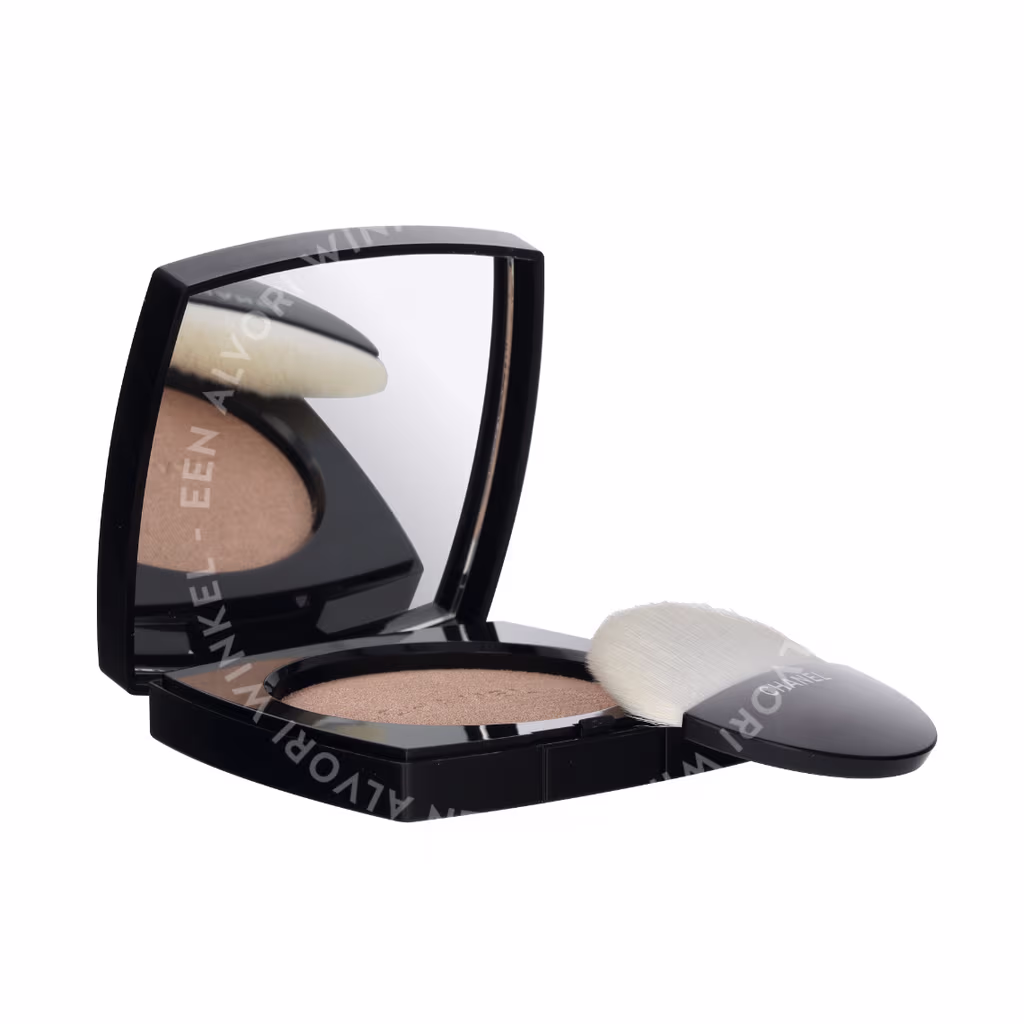 Chanel Chanel Poudre Lumiere Highlighting Powder — #10 Ivory Gold
