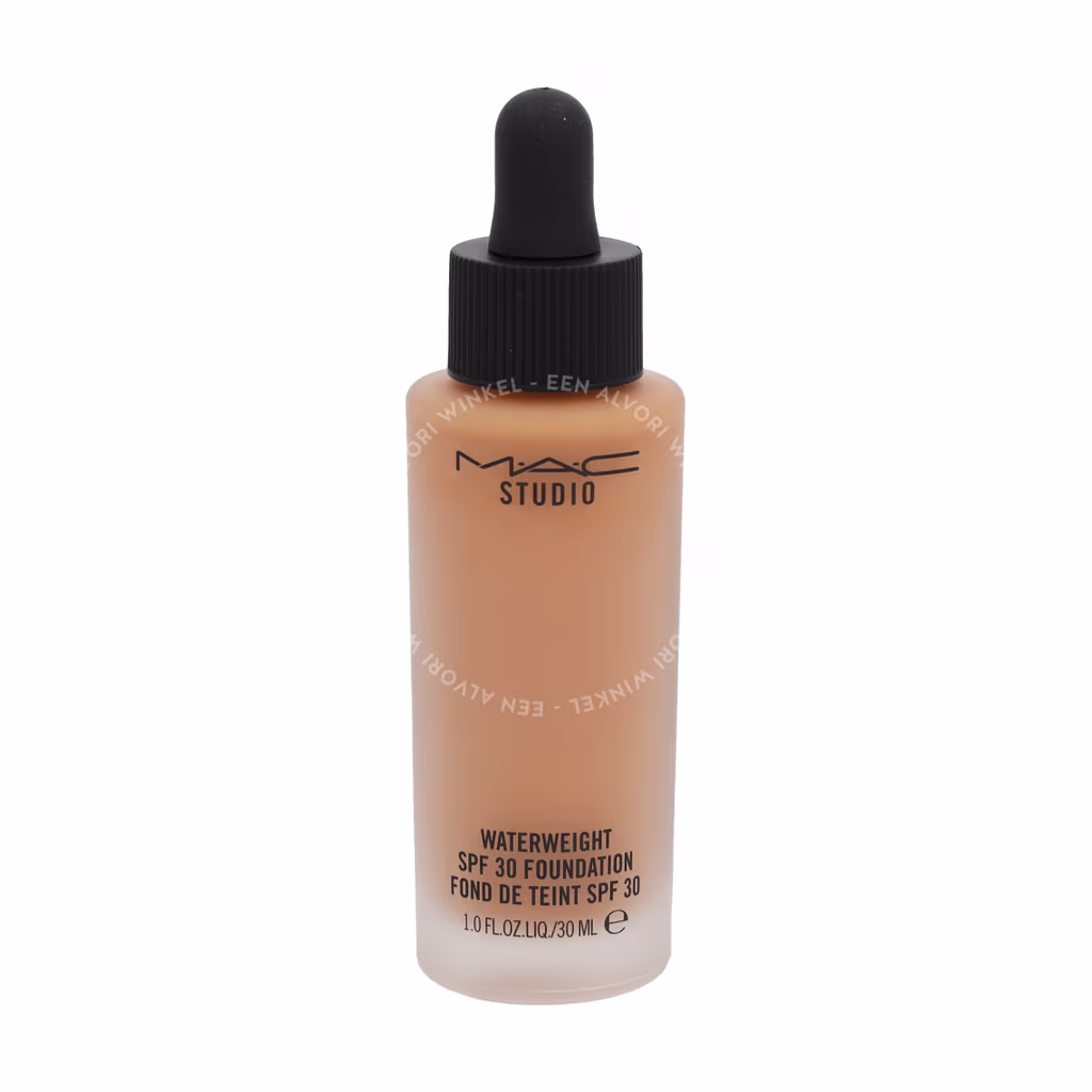 Mac MAC Studio Waterweight Foundation SPF30 — NC44