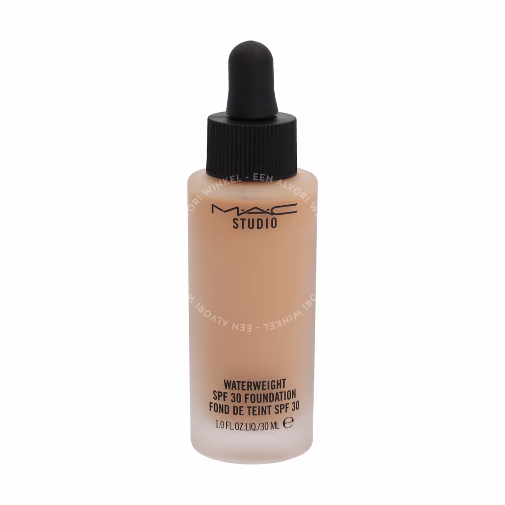 Mac MAC Studio Waterweight Foundation SPF30 — NC30